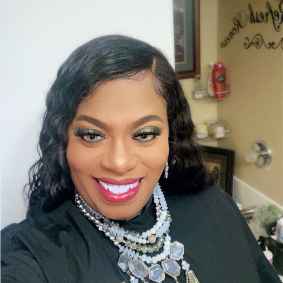 Meet your Posher, Anita - Picture 3 of 6